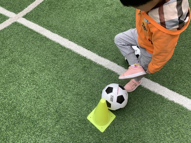 儿童足球基本动作