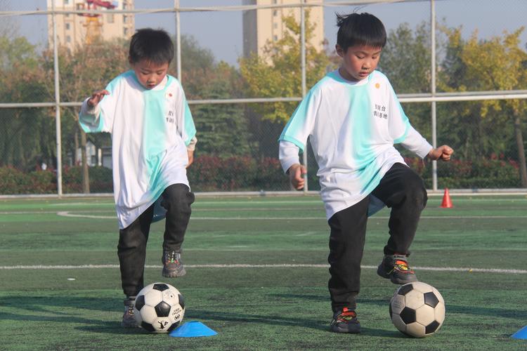 儿童足球训练10个基本动作